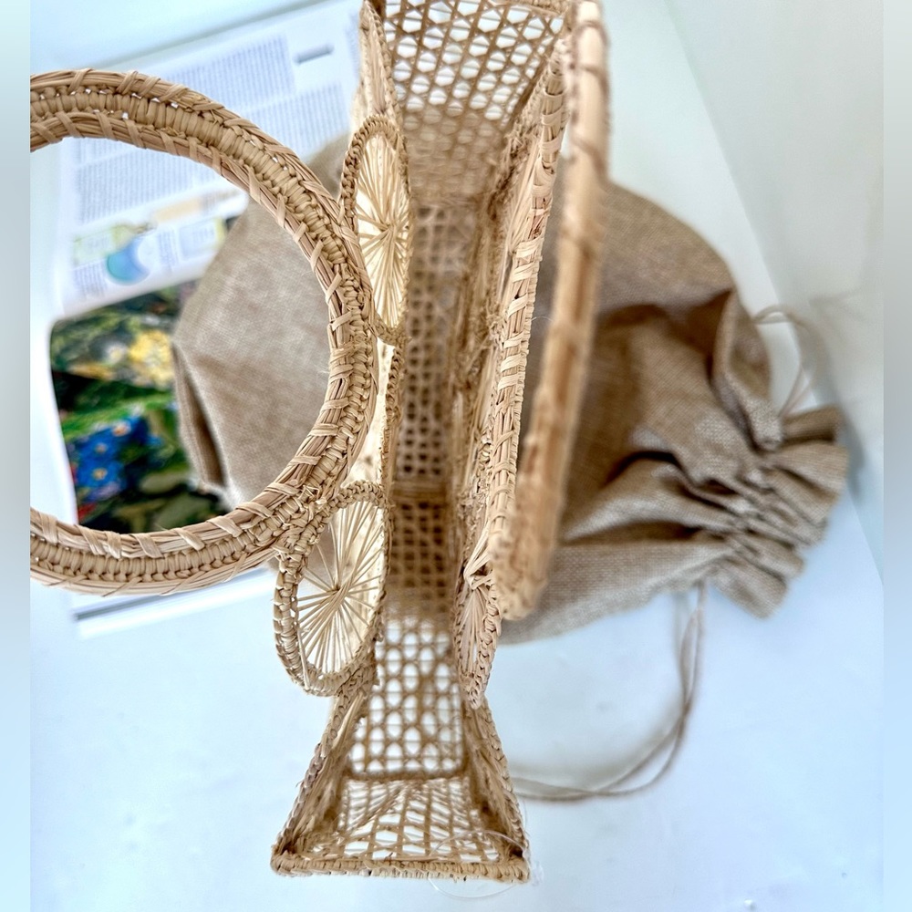 🔥HOST PICK 🔥Ratan Handbag with Linen bag liner “New” - Picture 5 of 7
